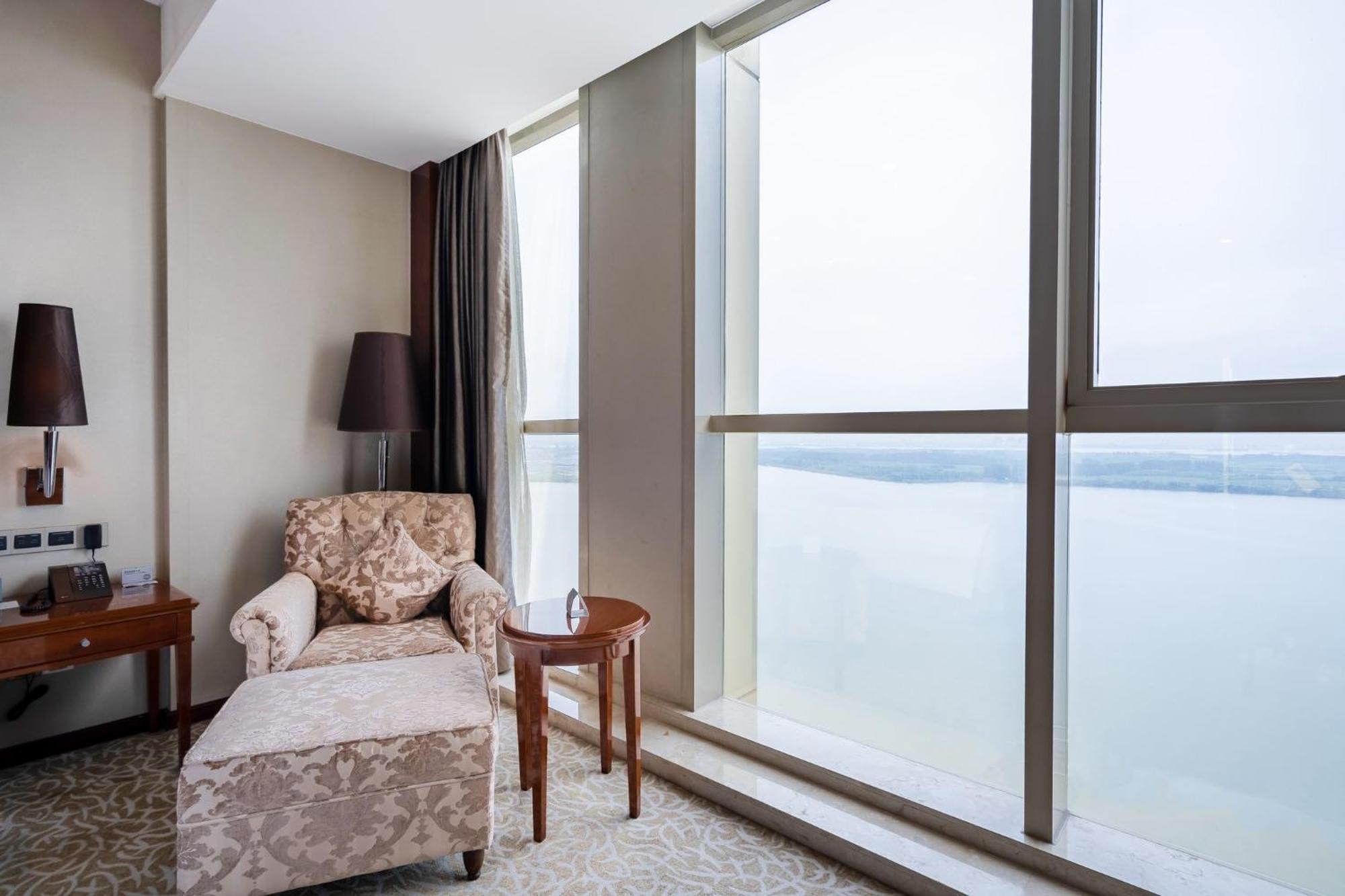 Hotel Crowne Plaza Zhenjiang By Ihg Exterior foto