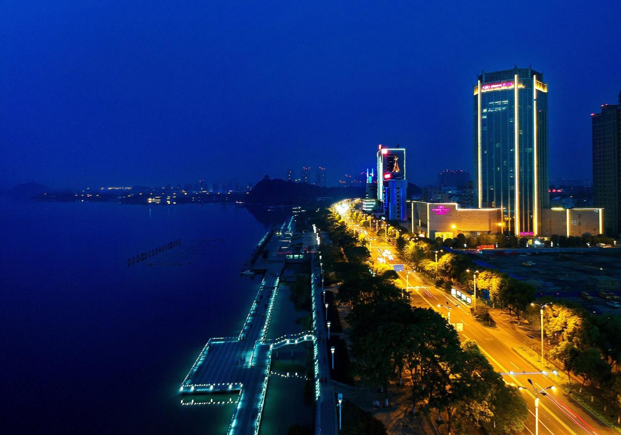 Hotel Crowne Plaza Zhenjiang By Ihg Exterior foto